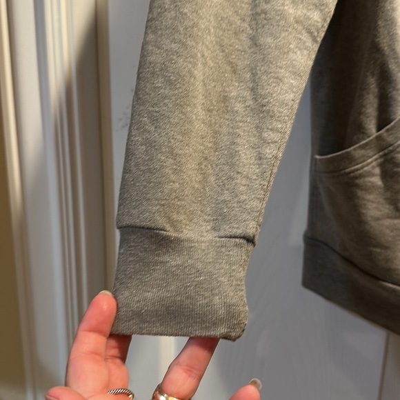 Disney Parks Minnie Mouse Cheer Squad Off Shoulder Sweatshirt M cheerleader - Picture 6 of 7